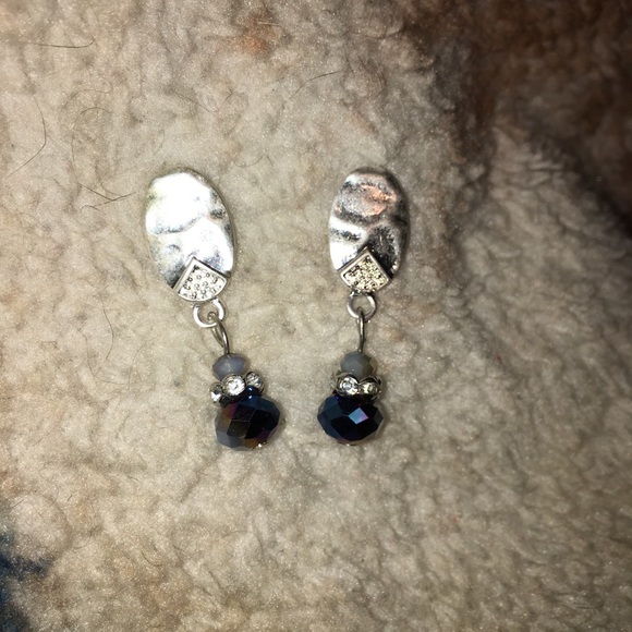 Beauty in Blue crystal earrings NWT - Picture 5 of 7